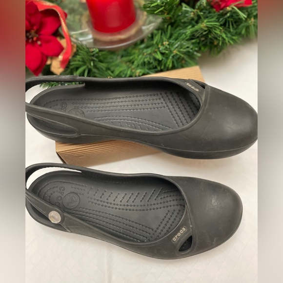Crocs Size 7 Charcoal Coloured Slip-On Sandals. GUC - Picture 3 of 9